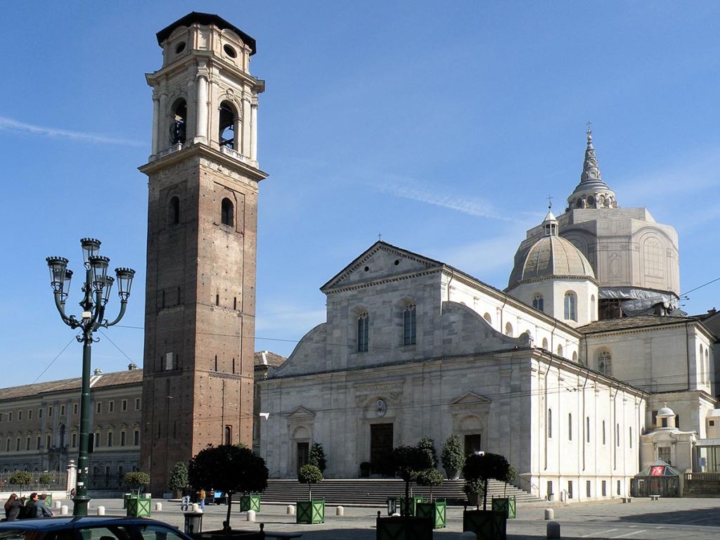 Cappella della Sindone: iniziato allestimento in vista della venerazione straordinaria dei giovani