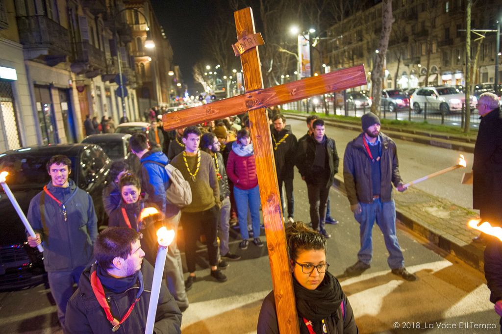 «SansaCrucis», la Via Crucis degli universitari per le vie di San Salvario a Torino (23 marzo 2018)