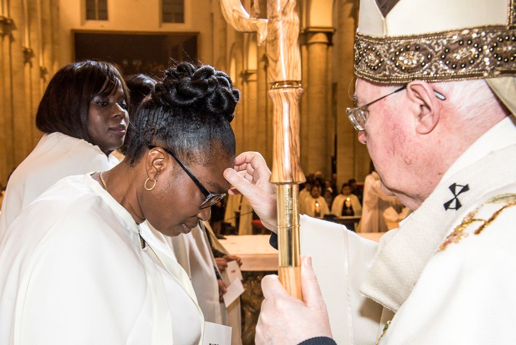 Mons. Nosiglia in Cattedrale presiede Veglia pasquale e celebra Sacramenti Iniziazione cristiana dei catecumeni, 31 marzo 2018