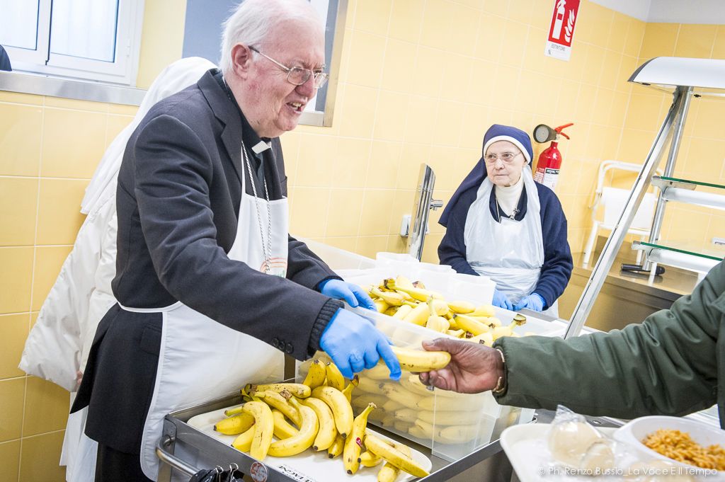 Mons. Nosiglia fa visita di Quaresima alle suore della SS. Trinità e alla mensa di via Andreis - Cottolengo 13 aprile 2019