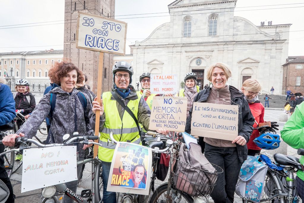 Pedalata di solidarietà «Io sto con Riace» - Torino 13 aprile 2019