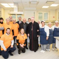 Diocesi di Torino: mons. Nosiglia con i volontari alla mensa del Cottolengo per la Giornata mondiale dei poveri 17 novembre 2019