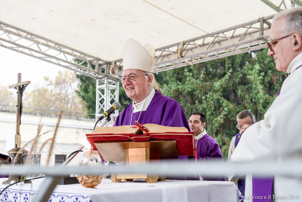 Mons. Nosiglia presiede la S. Messa al Cimitero Monumentale in ricordo dei defunti, Torino 2 novembre 2019