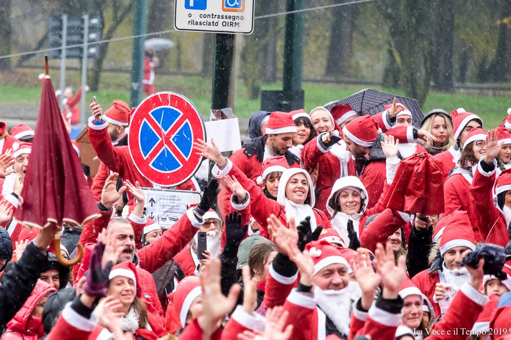 Diocesi Torino: alcuni partecipanti alla 10° edizione del raduno dei babbi Natale all'ospedale infantile Regina Margherita, Torino 1 dicembre 2019