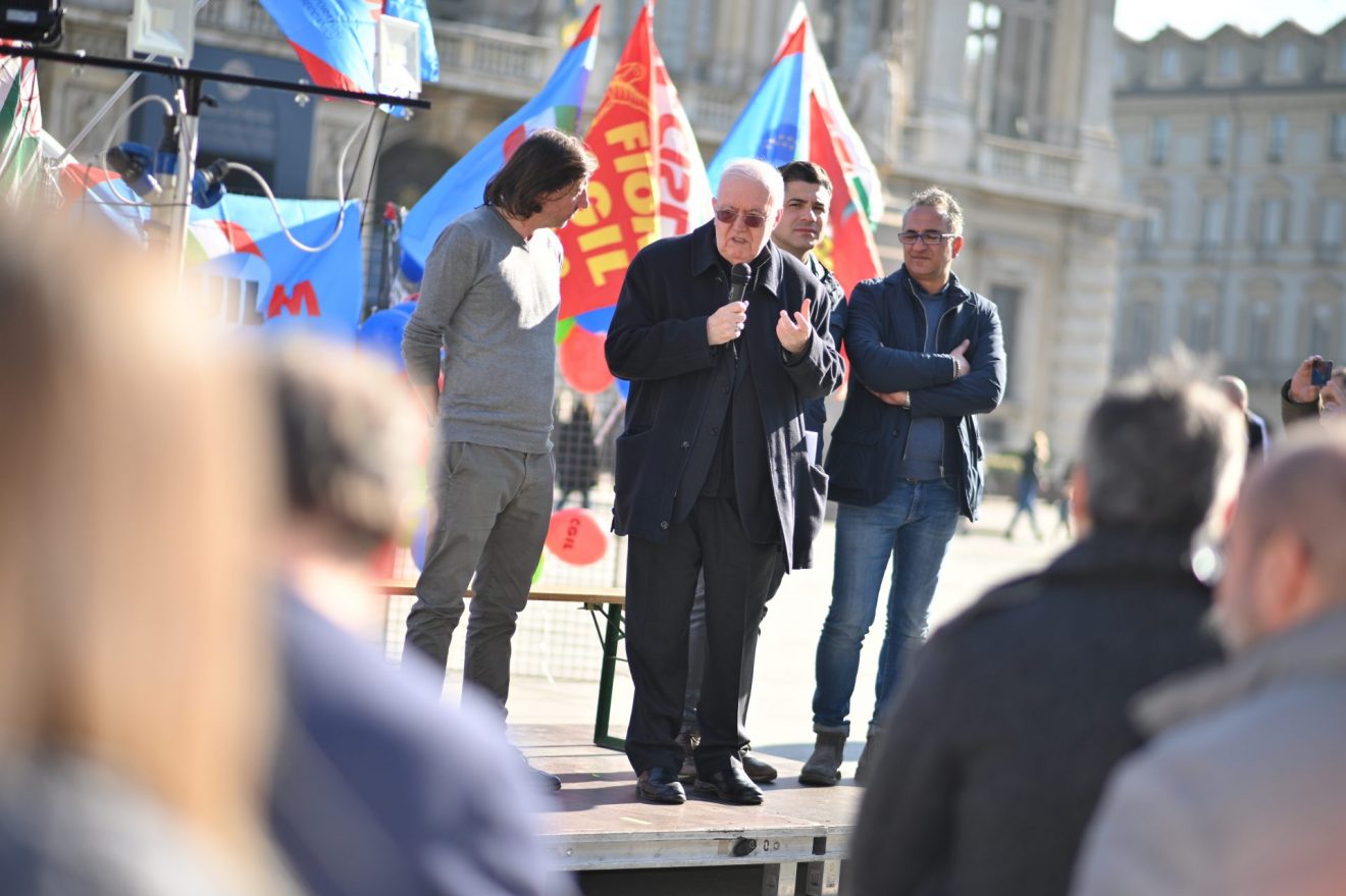 Mons. Nosiglia alla manifestazione dei lavoratori in piazza Castello a Torino, 14 febbraio 2020