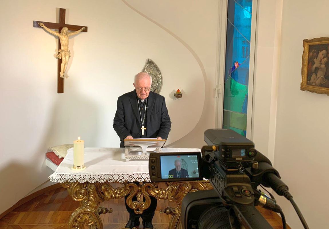 Mons. Nosiglia in diretta streaming per Rosario quotidiano e Messa domenicale