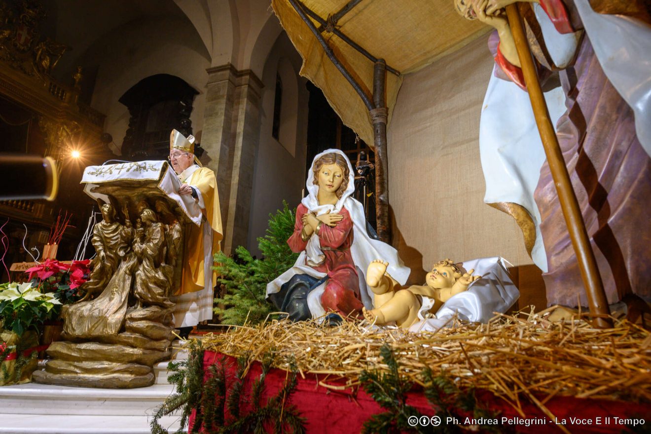Mons. Nosiglia presiede Messa della notte di Natale in Duomo a Torino, 24 dicembre 2020