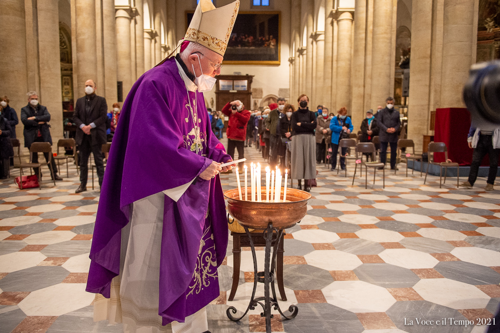 Mons. Nosiglia alla Messa in Duomo in ricordo dei senza fissa dimora defunti, Torino 23 febbraio 2020