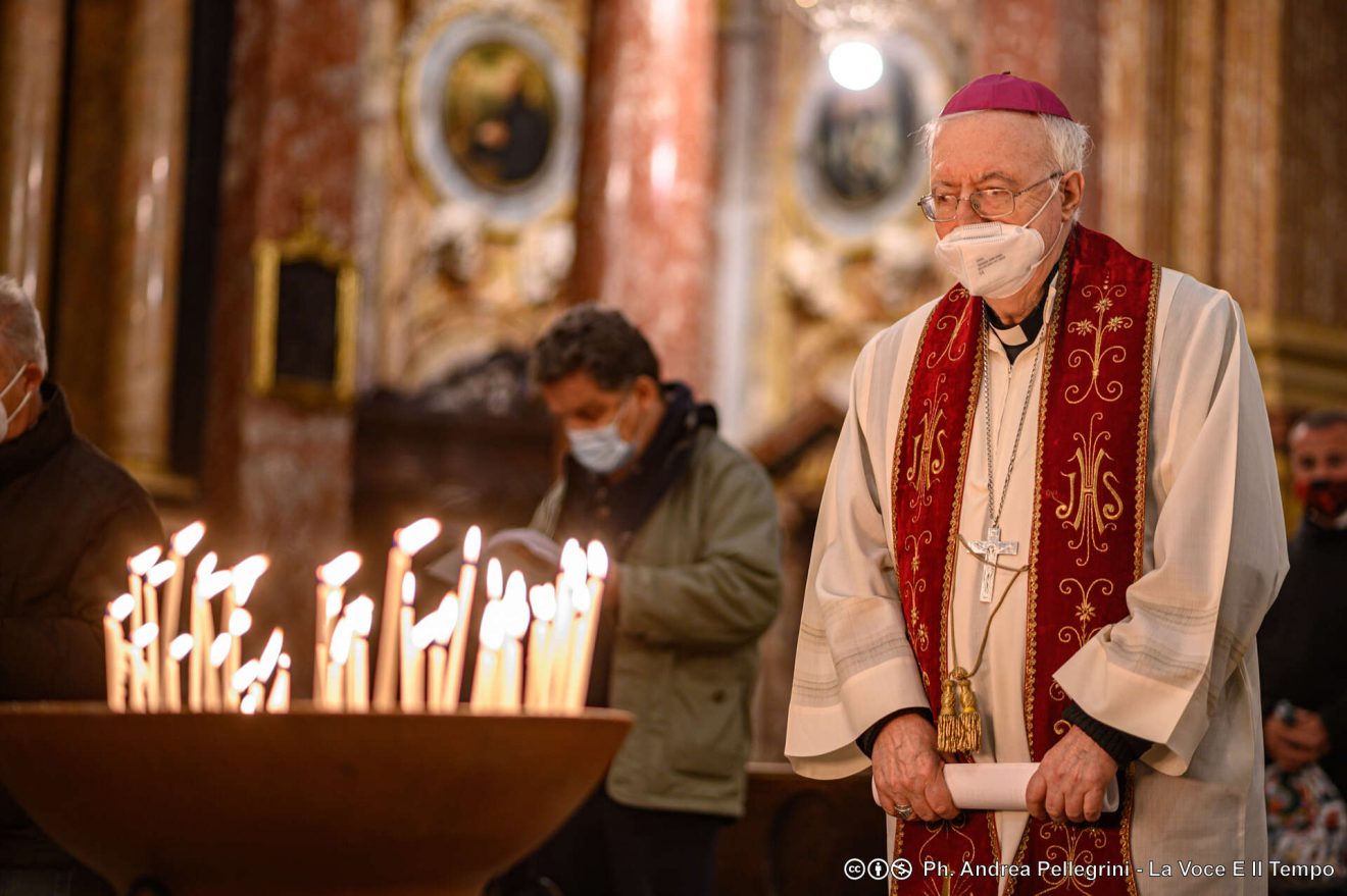 Sant’Egidio, mons. Nosiglia presiede la veglia per i martiri del nostro tempo a Torino (27 marzo 2021)