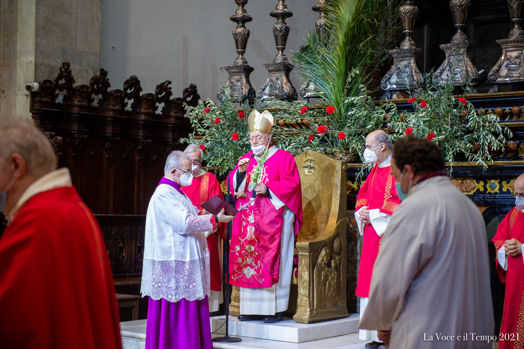 Mons. Nosiglia presiede la celebrazione della domenica delle Palme in Duomo a Torino (28 marzo 2021)