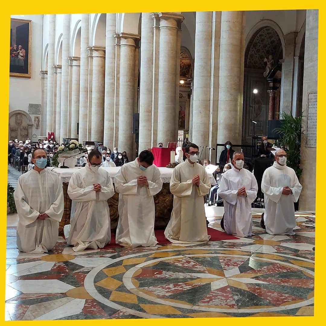 Mons. Nosiglia in Duomo a Torino conferisce ministeri del lettorato e accolitato (2 maggio 2021)