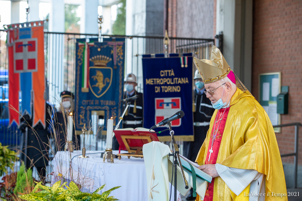 Solennità di Ognissanti: mons. Nosiglia presiede Messa al cimitero Parco di Torino (1 novembre 2021)