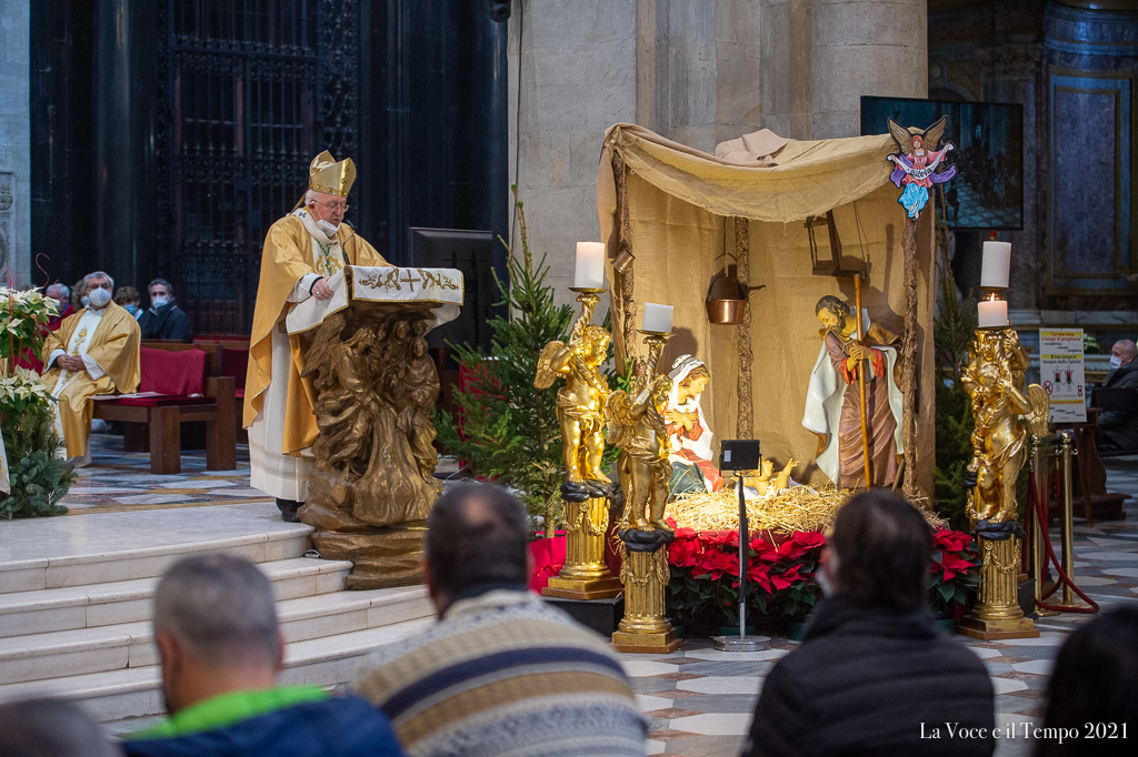 Mons. Nosiglia celebra Messa del giorno di Natale, Torino Cattedrale 25 dicembre 2021