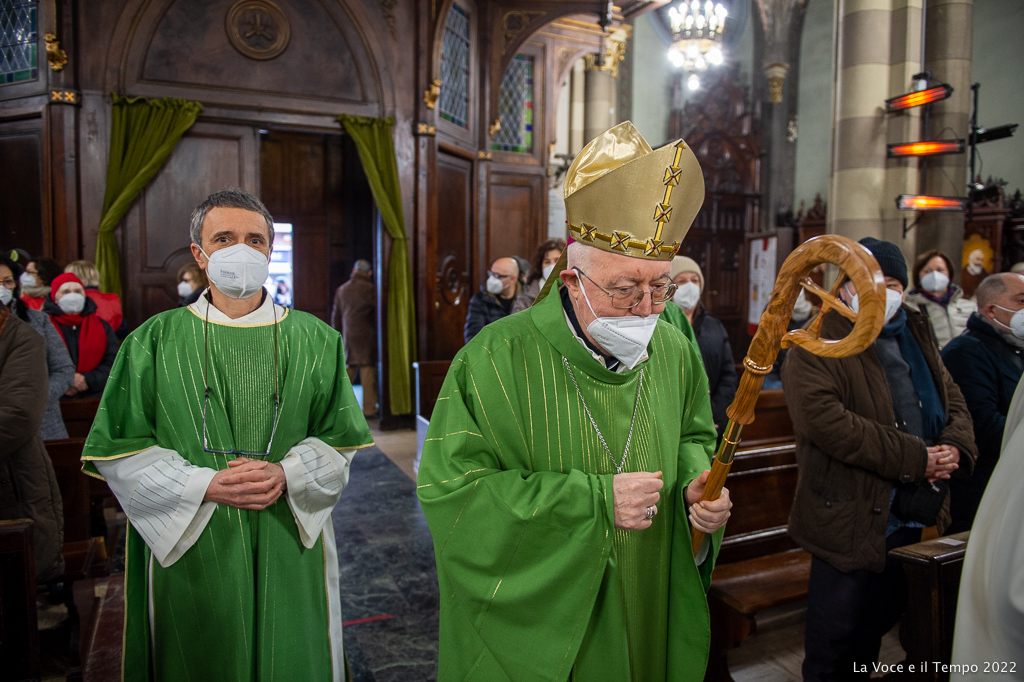 Mons. Nosiglia al Sacro Cuore di Gesù in Torino per Messa e visita alla mensa