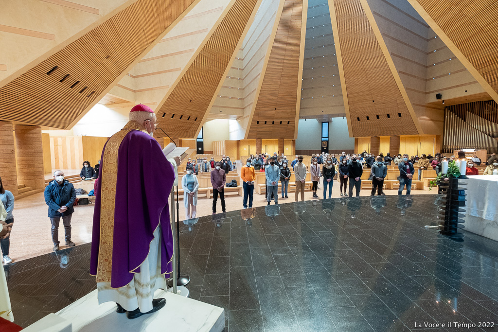 Mons. Nosiglia celebra rito di elezione dei catecumeni, Torino 6 marzo 2022 (foto: Renzo Bussio_LaVoceEilTempo)
