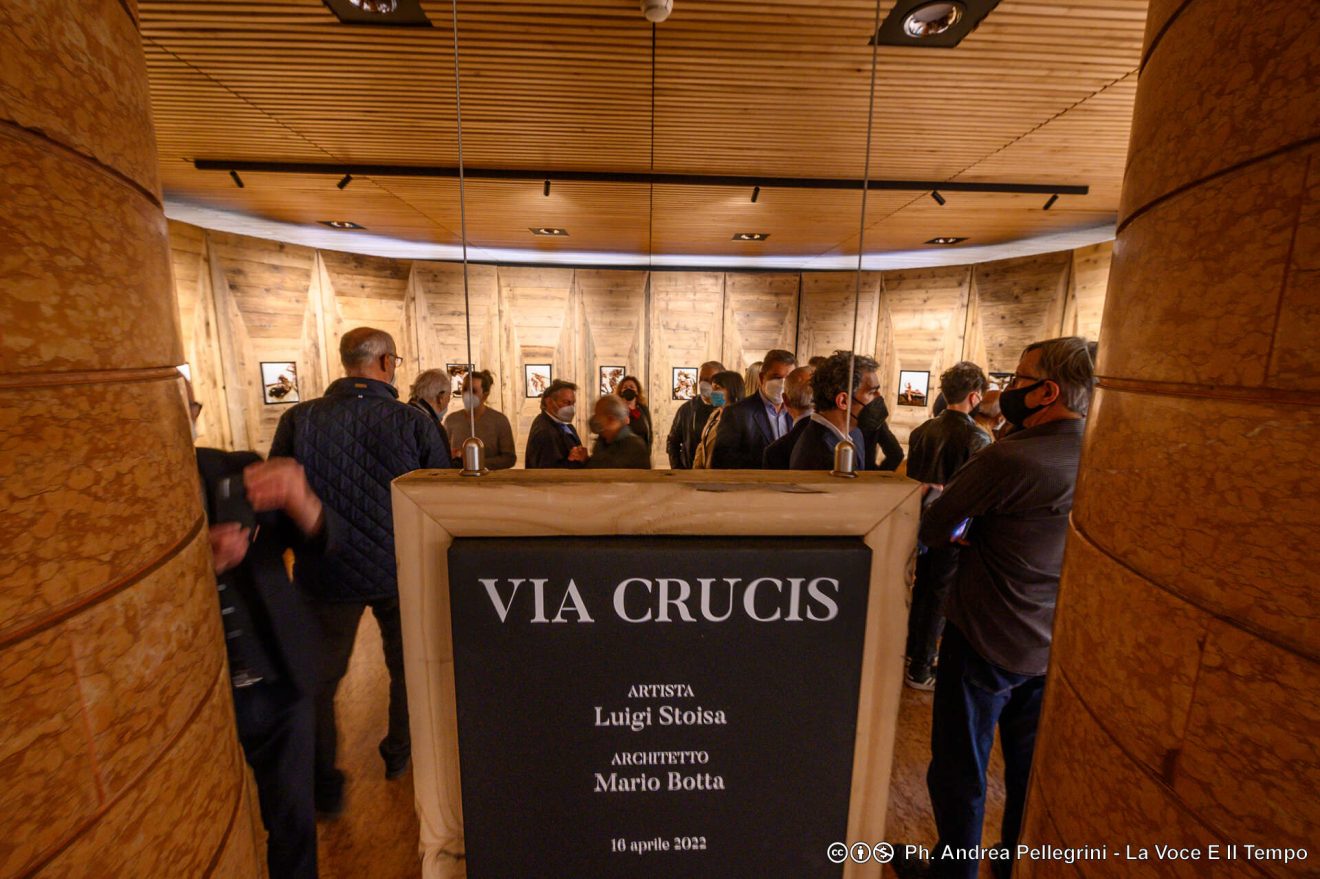 Inaugurazione della mostra di formelle con la Via Crucis opera di Luigi Stoisa, S. Volto Torino 16 aprile 2022 (foto: Andrea Pellegrini)