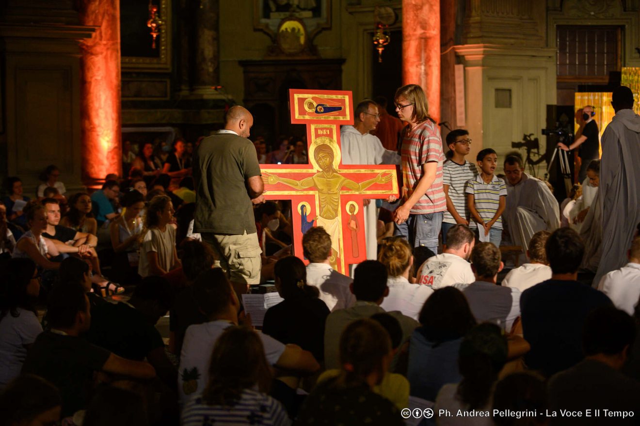 Giovani in pellegrinaggio a Taizè con l'Arcivescovo