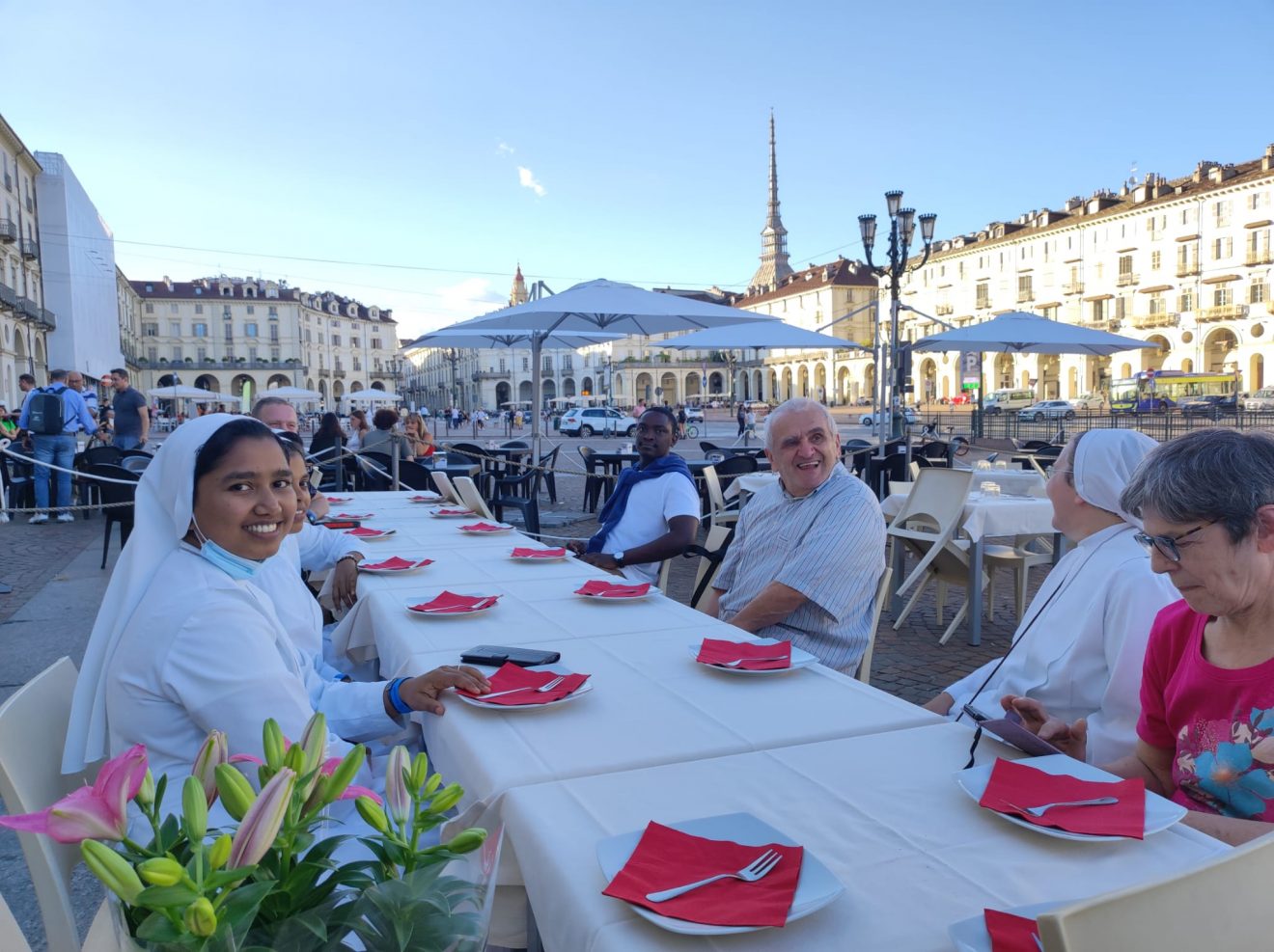 Il Cottolengo in piazza Vittorio: aperitivo solidale aperto a tutti, Torino 15 settembre 2022