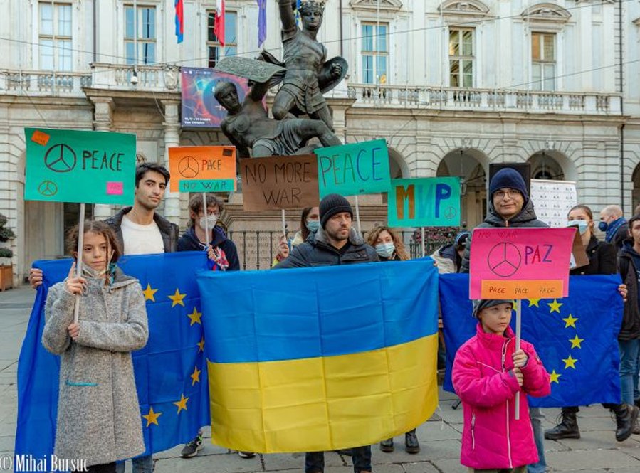 Adorazione eucaristica per la pace in Ucraina: il sussidio per la preghiera comunitaria