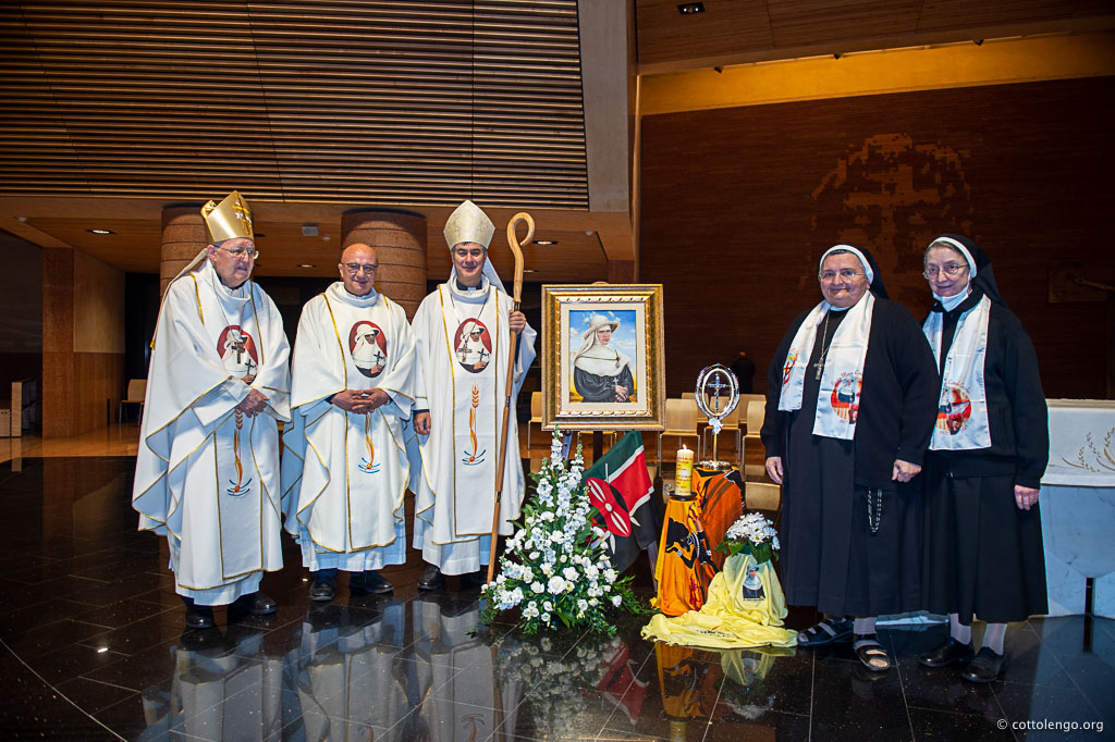 Mons. Repole celebra Messa di ringraziamento per la Beatificazione di Suor Maria Carola Cecchin, Torino 12 novembre 2022 (foto: Bussio)