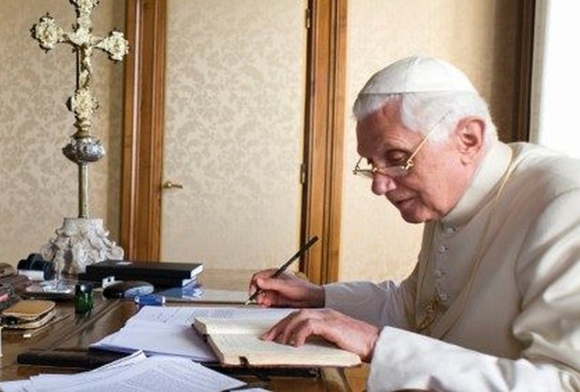 Intervista a mons. Repole sul contributo teologico del papa emerito Benedetto XVI