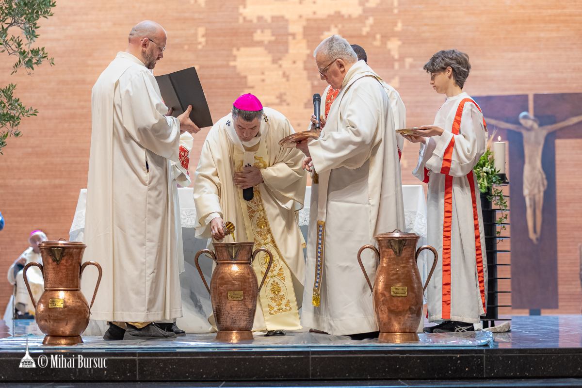 Al Santo Volto la Messa crismale e la festa per i giubilei di ordinazione del Clero