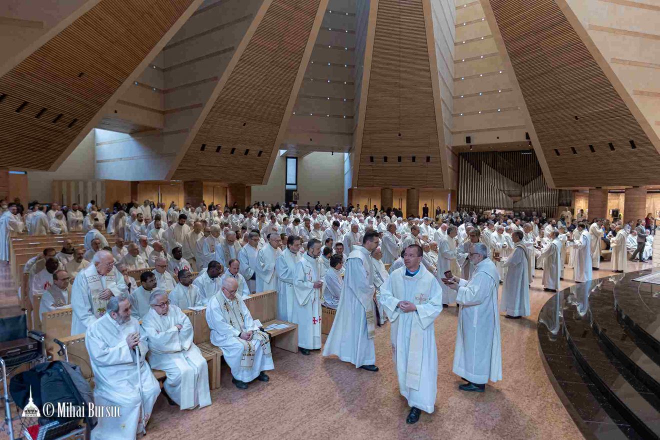 Messa crismale al Santo Volto: giubilei del clero diocesano e benedizione degli olî