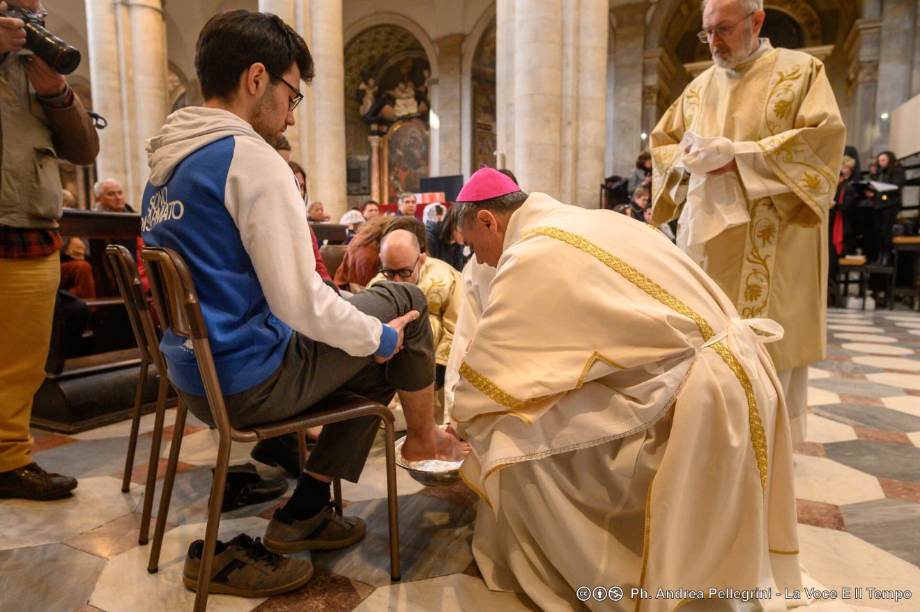 Giovedì Santo, mons. Repole presiede Messa in Coena Domini in Cattedrale, 6 aprile 2023 (foto: Pellegrini)