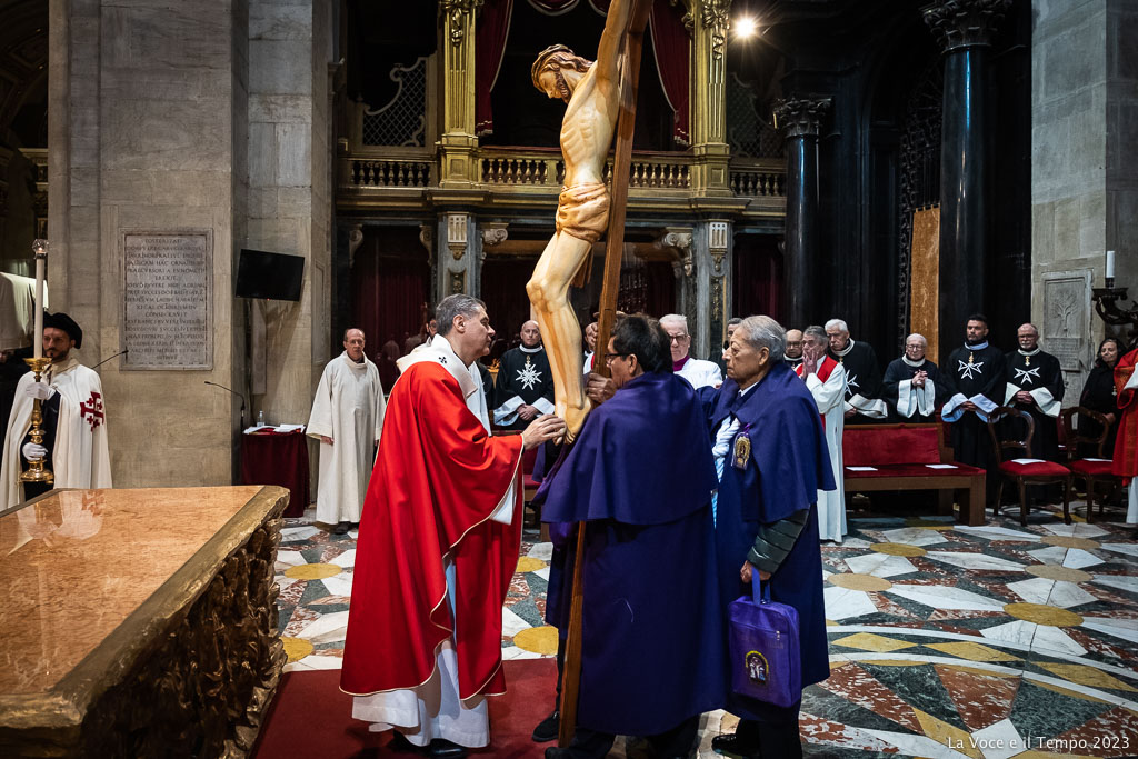 Liturgia del Venerdì Santo presieduta da mons. Repole, Cattedrale di Torino 7 aprile 2023 (foto: Bussio)