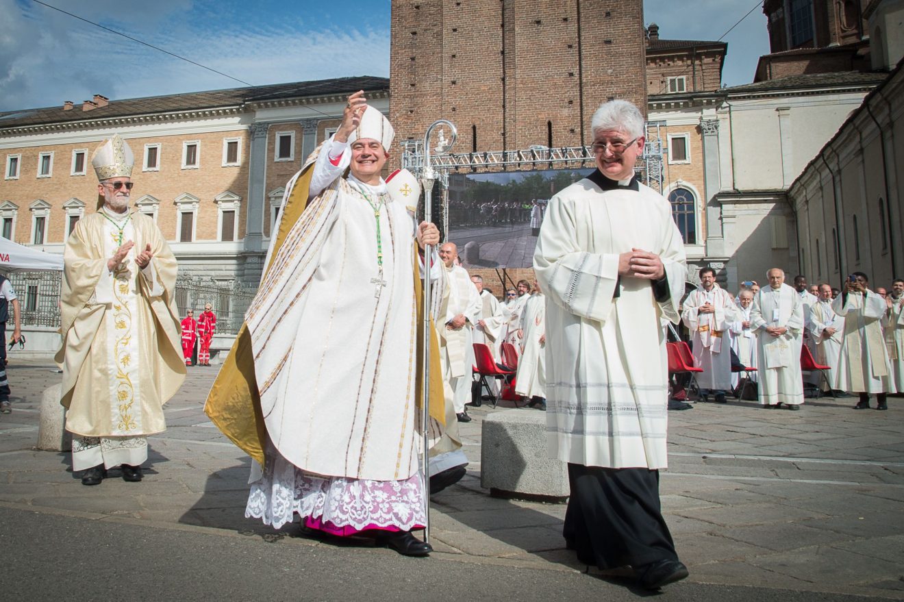 Un anno con il vescovo Roberto: gli auguri della Chiesa torinese