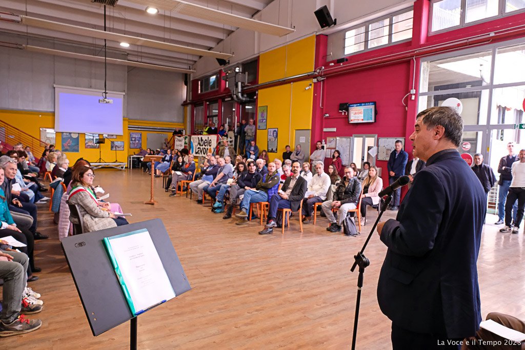 Mons. Repole alla cooperativa Arcobaleno presiede veglia di preghiera per il mondo del lavoro, 11 maggio 2023 (foto: Bussio)