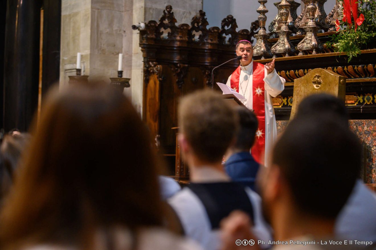 Mons. Repole all’ultimo incontro di Lectio divina per i giovani, Duomo di Torino 27 maggio 2023 (foto: Pellegrini)