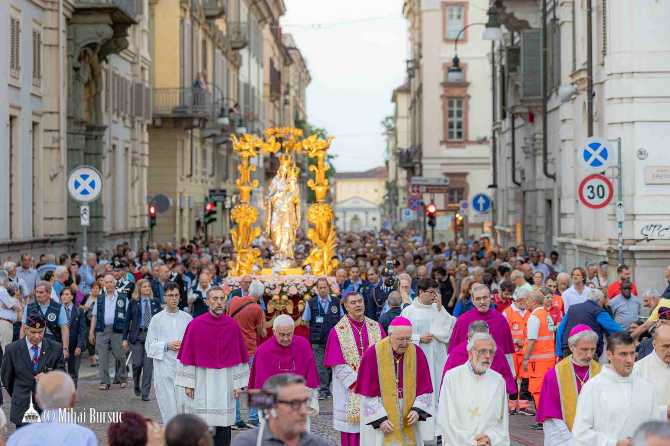 Solennità della Consolata, patrona della Diocesi: processione guidata da mons. Repole - PARTE 2 (foto: Bursuc)