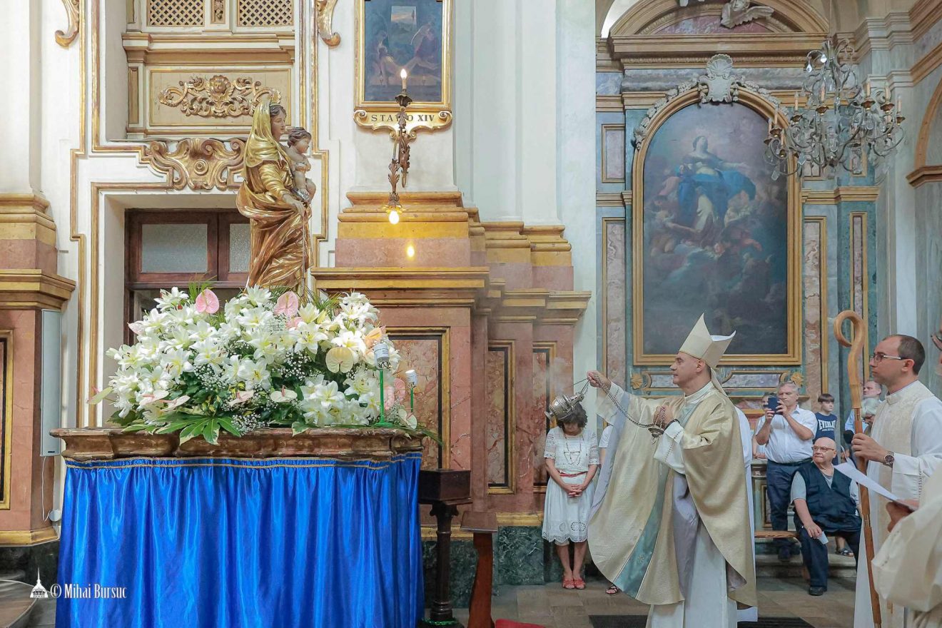 Mons. Repole alla Messa per la festa patronale nella chiesa della Madonna del Carmine, Torino 16 luglio 2023 (foto: Bursuc)