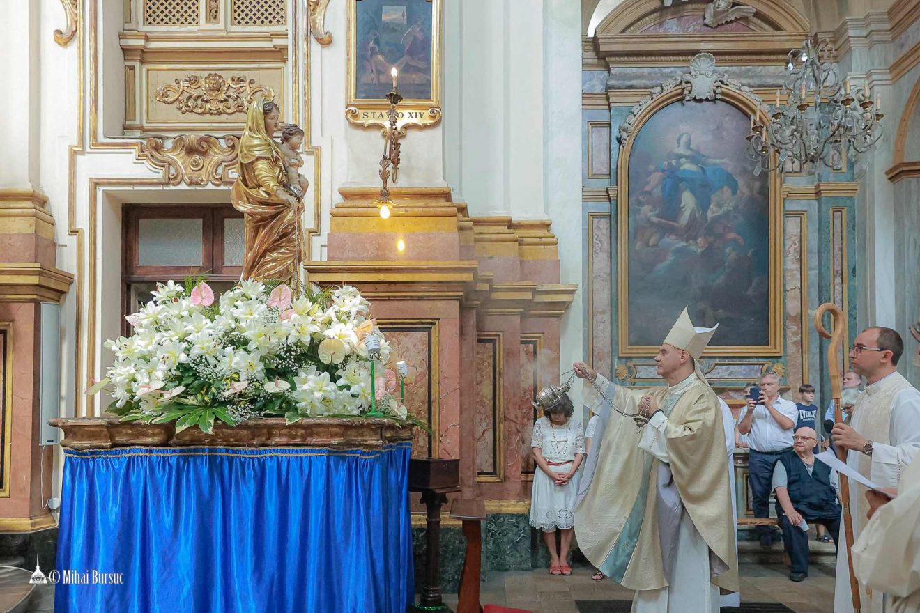 Mons. Repole alla Messa per la festa patronale nella chiesa della Madonna del Carmine, Torino 16 luglio 2023 (foto: Bursuc)