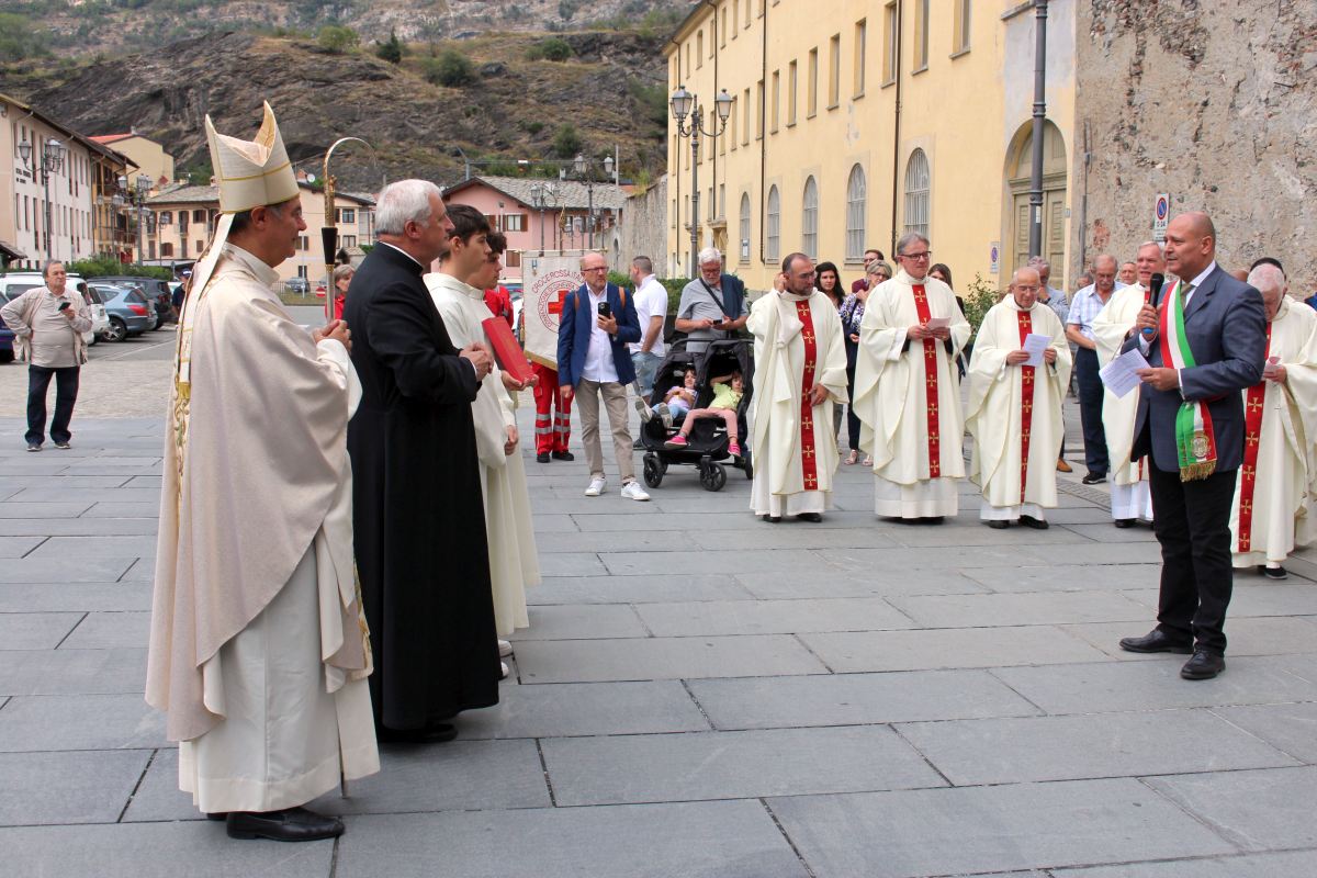 Mons. Repole presiede la Messa per l'ingresso del nuovo parroco della Cattedrale di Susa, 17 settembre 2023 (foto: Pirrello)