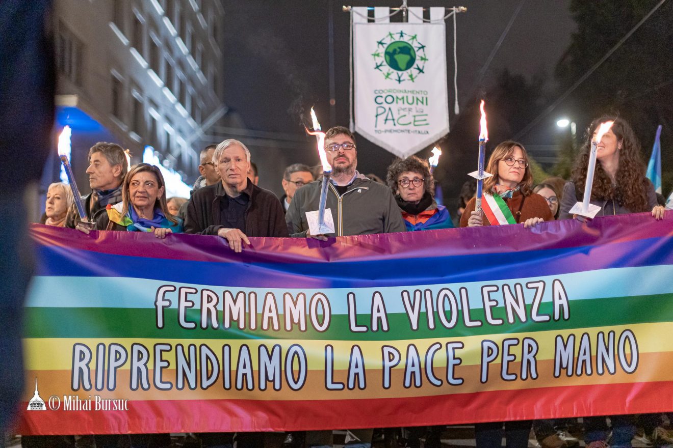 In cinquemila alla fiaccolata per la pace promossa a Torino da Rete italiana pace e disarmo, 2 novembre 2023 (foto: Bursuc)