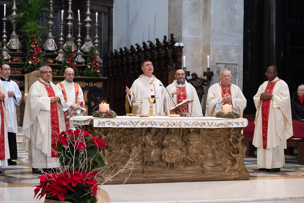 Mons. Repole alle Messe della notte e del giorno di Natale, 24-25