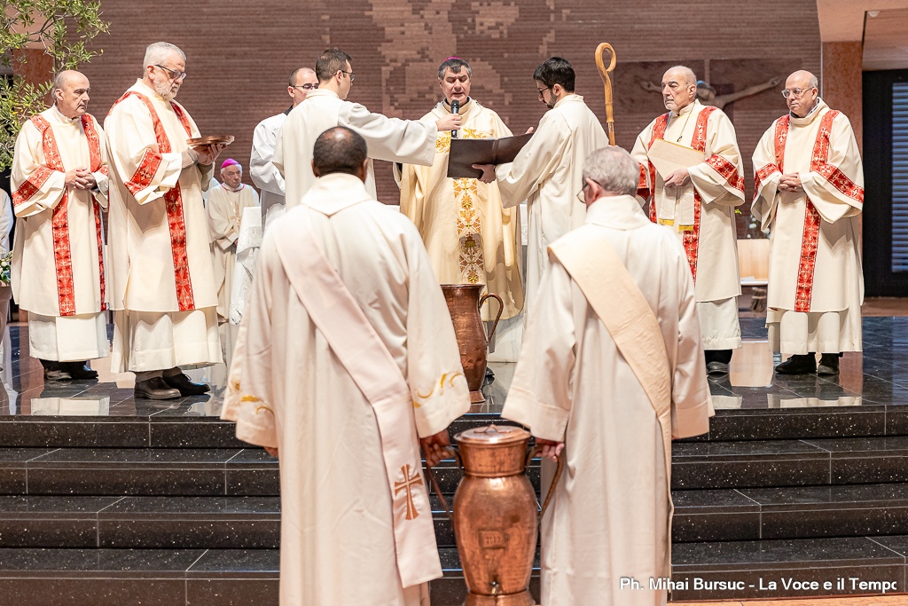 Messa crismale al Santo Volto: giubilei del clero diocesano e benedizione degli olî