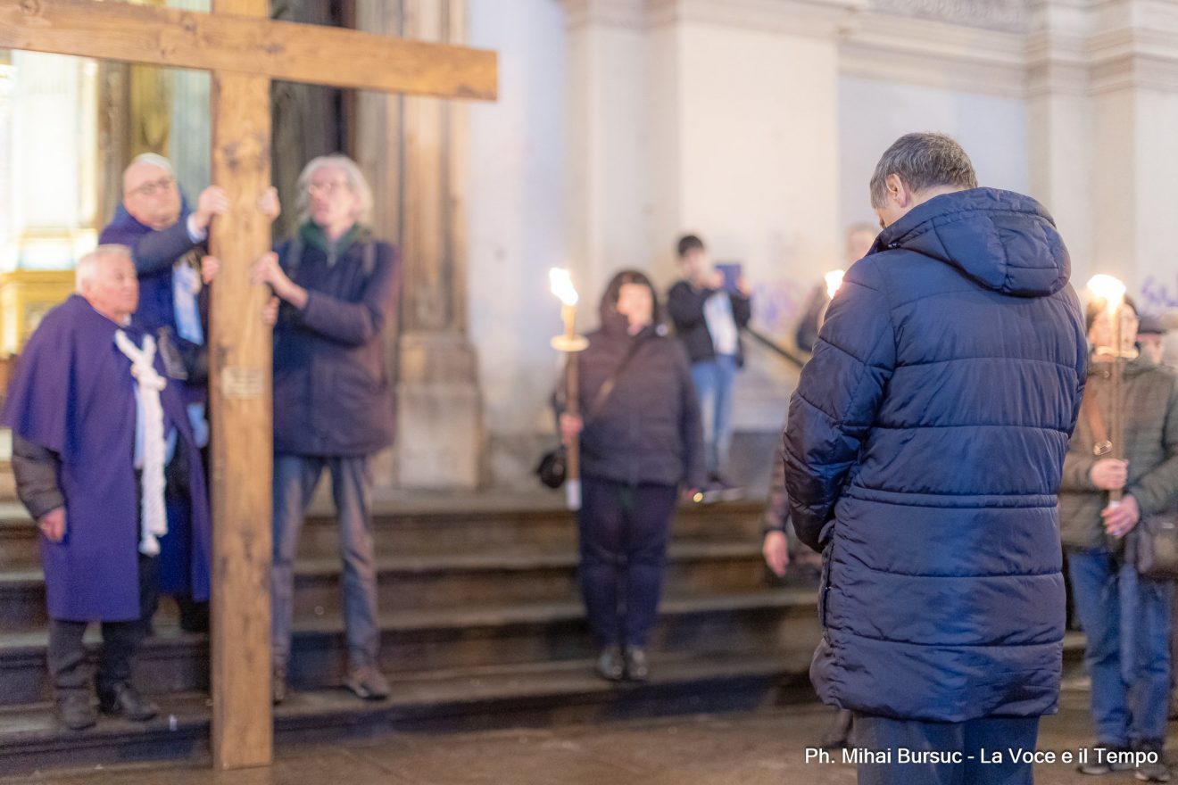 Via Crucis del Venerdì Santo per le vie di Torino guidata da mons. Repole, 29 marzo 2024 (foto: Bursuc)