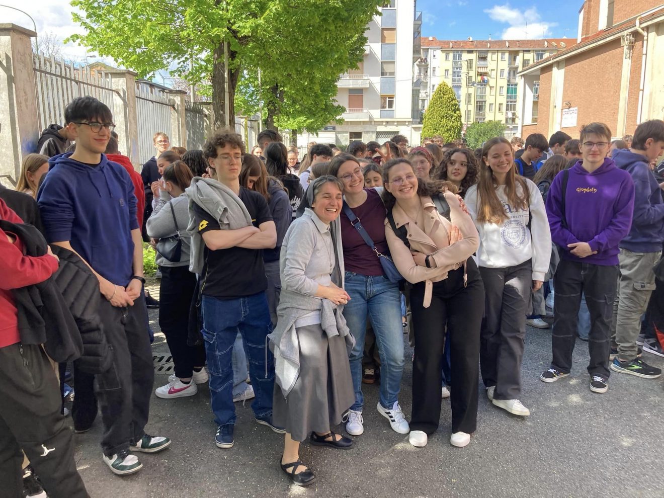 Formazione per gli animatori degli Oratori estivi e consegna mandati per le mani di mons. Giraudo, Torino 20 aprile 2024