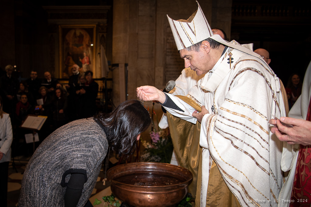 Mons. Roberto Repole alla Messa della Veglia di Pasqua con rito di iniziazione dei catecumeni, Torino Cattedrale 30 marzo 2024