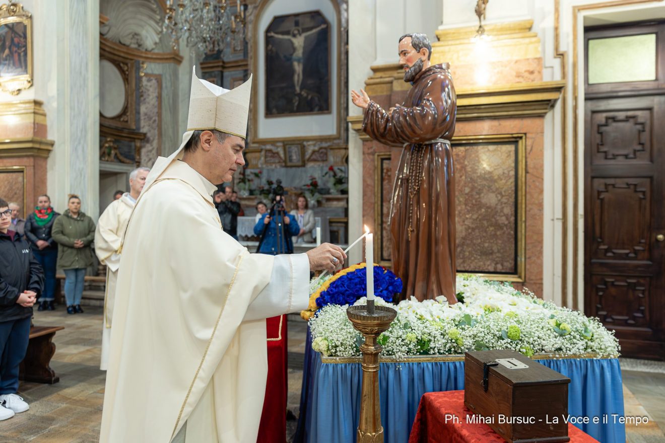 Mons. Repole alla Messa per la comunità della Cappellania rumena presso la Madonna del Carmine, Torino 27 aprile 2024