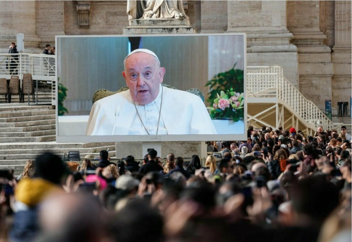 Papa Francesco in videocollegamento con Torino per la festa della Sindone 2025