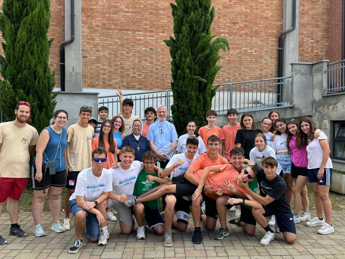 Mons. Giraudo in visita alla scuola di infanzia Umberto I e all’Estate Ragazzi del Beato Bernardo, Moncalieri 8 luglio 2024