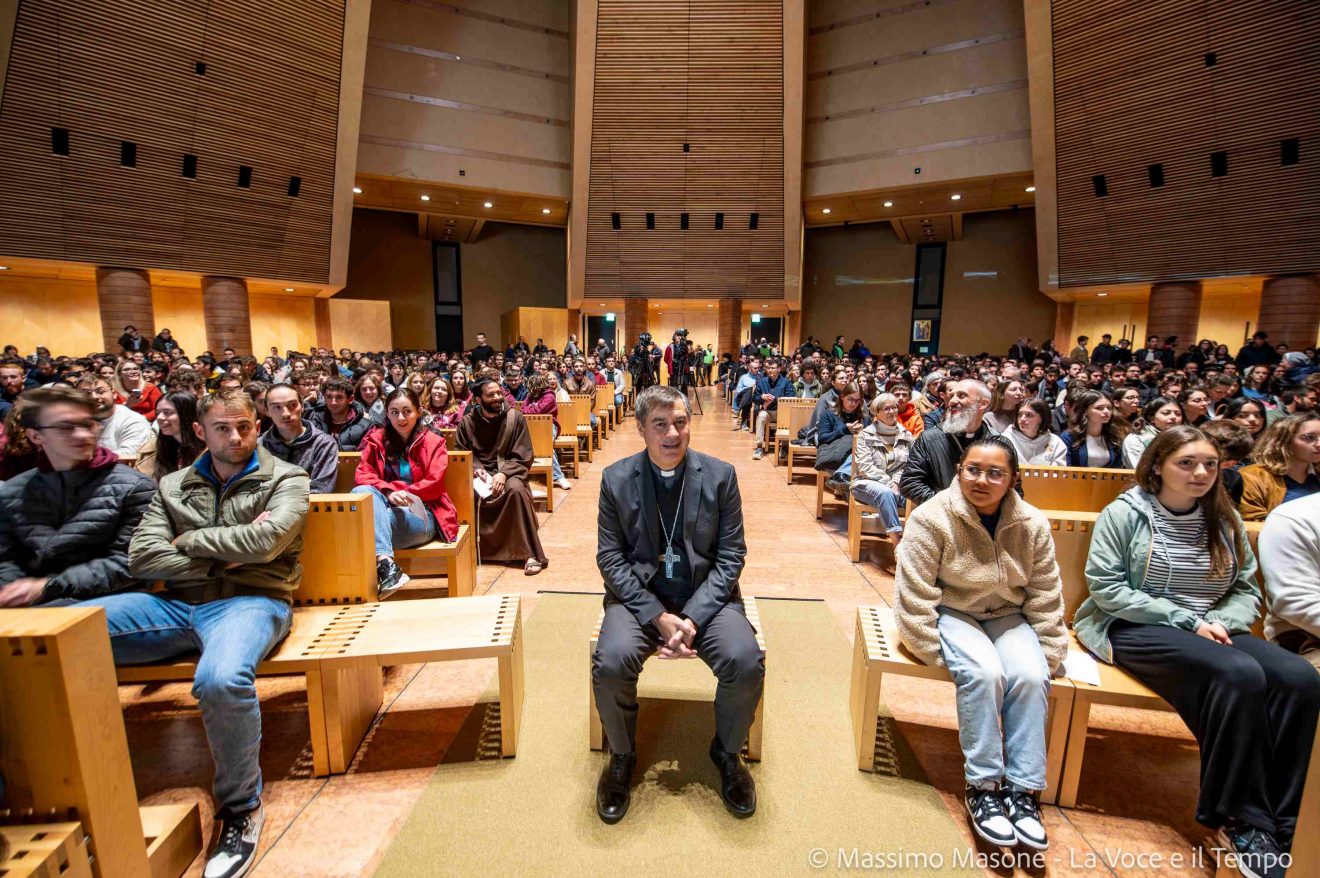 Mons. Repole alla prima delle catechesi per i giovani dell'anno 2024-2025 - Chiesa del Santo Volto, Torino 8 novembre 2024