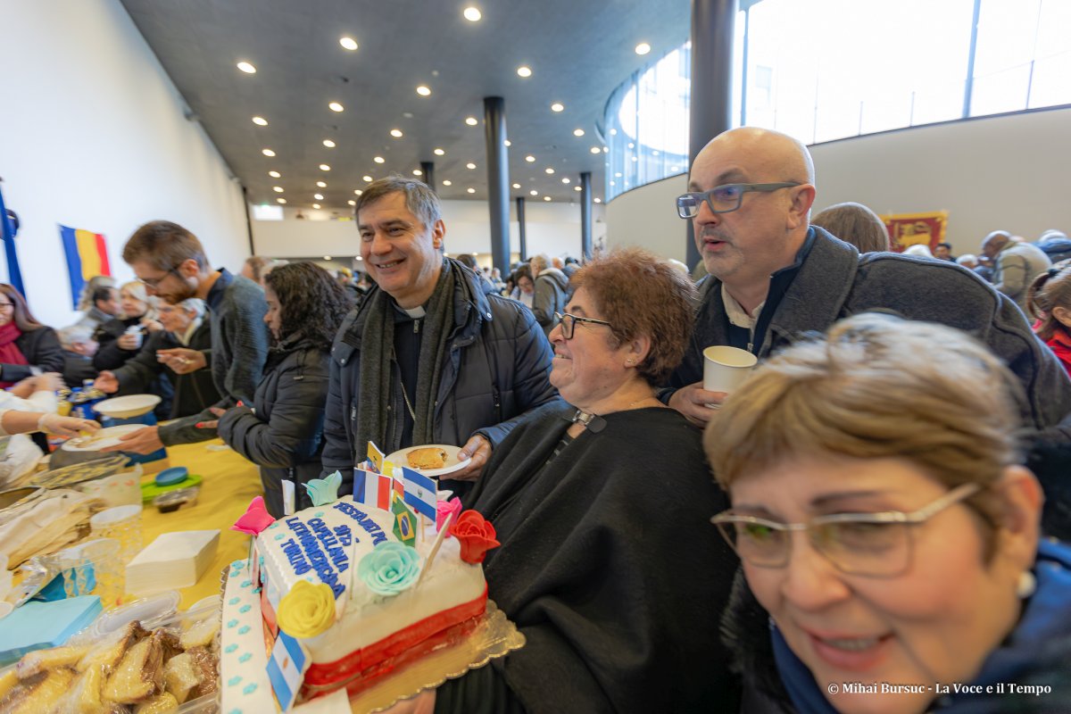 Pranzo e spettacolo interculturale alla festa dei Popoli al Santo Volto, Torino 6 gennaio 2025