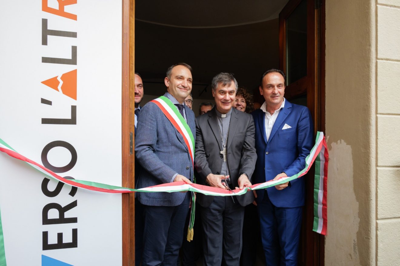 Il card. Repole inaugura il nuovo spazio espositivo “Verso l’Alt(r)o” dedicato al Frassati - Torino, 5 luglio 2025