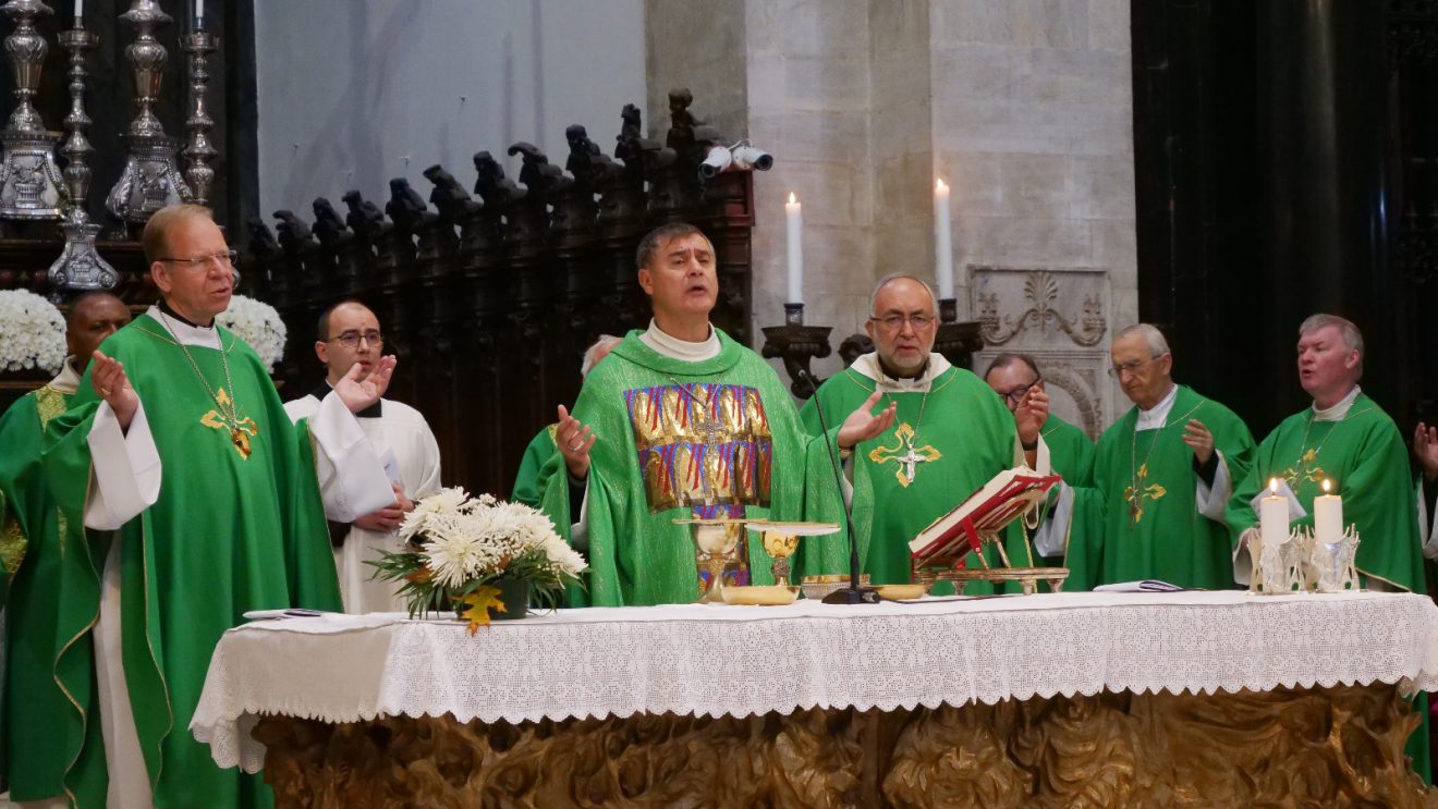 Il card. Repole in Cattedrale a Torino alla Messa di chiusura dell’incontro della Commissione Evangelizzazione e Cultura del CCEE, 30 ottobre 2025